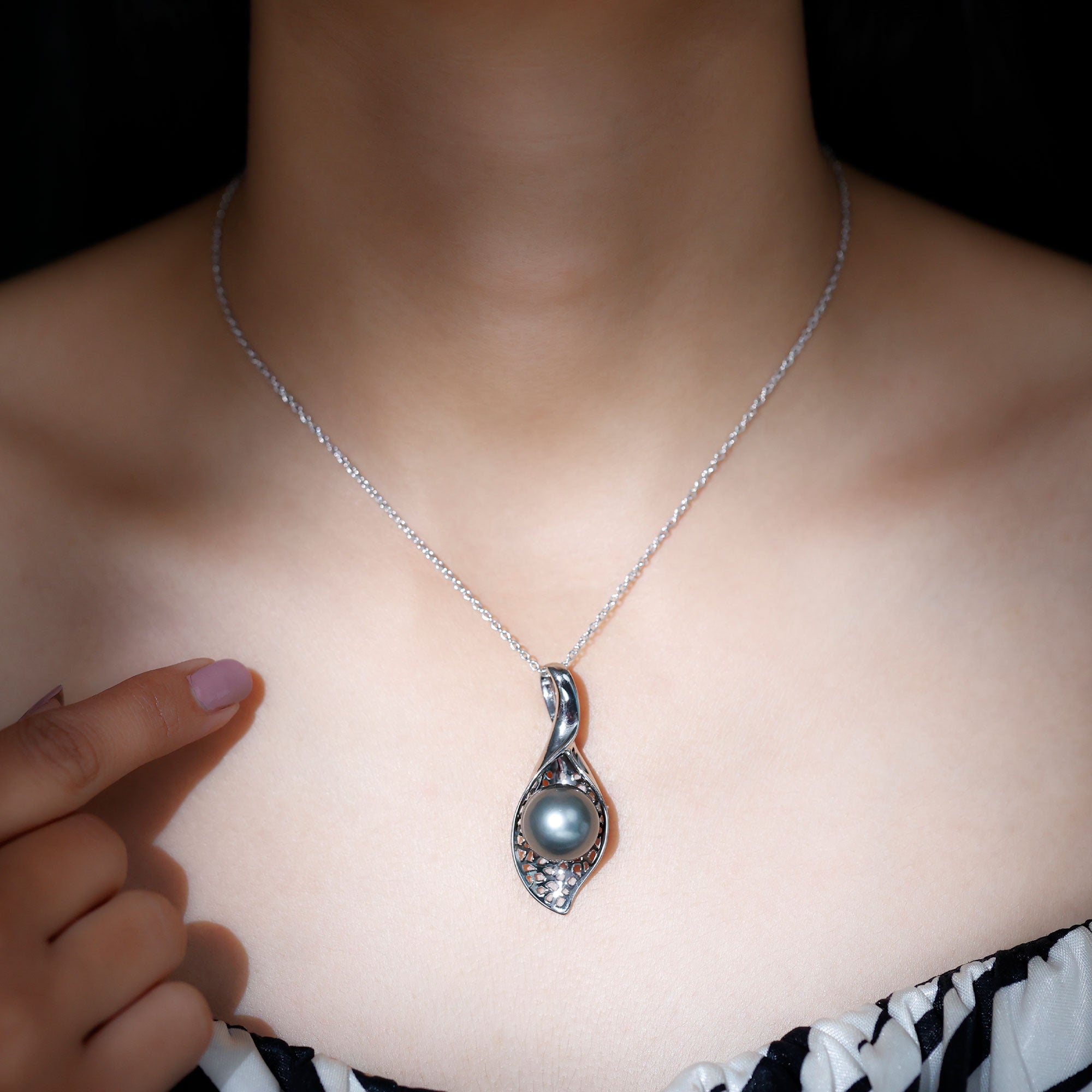 Leaf Inspired Black Pearl Pendant Necklace in Silver - Rosec Jewels